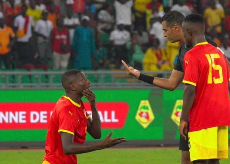 Football guinéen : De la gloire aux remous ! (Par Ibrahima Soya)